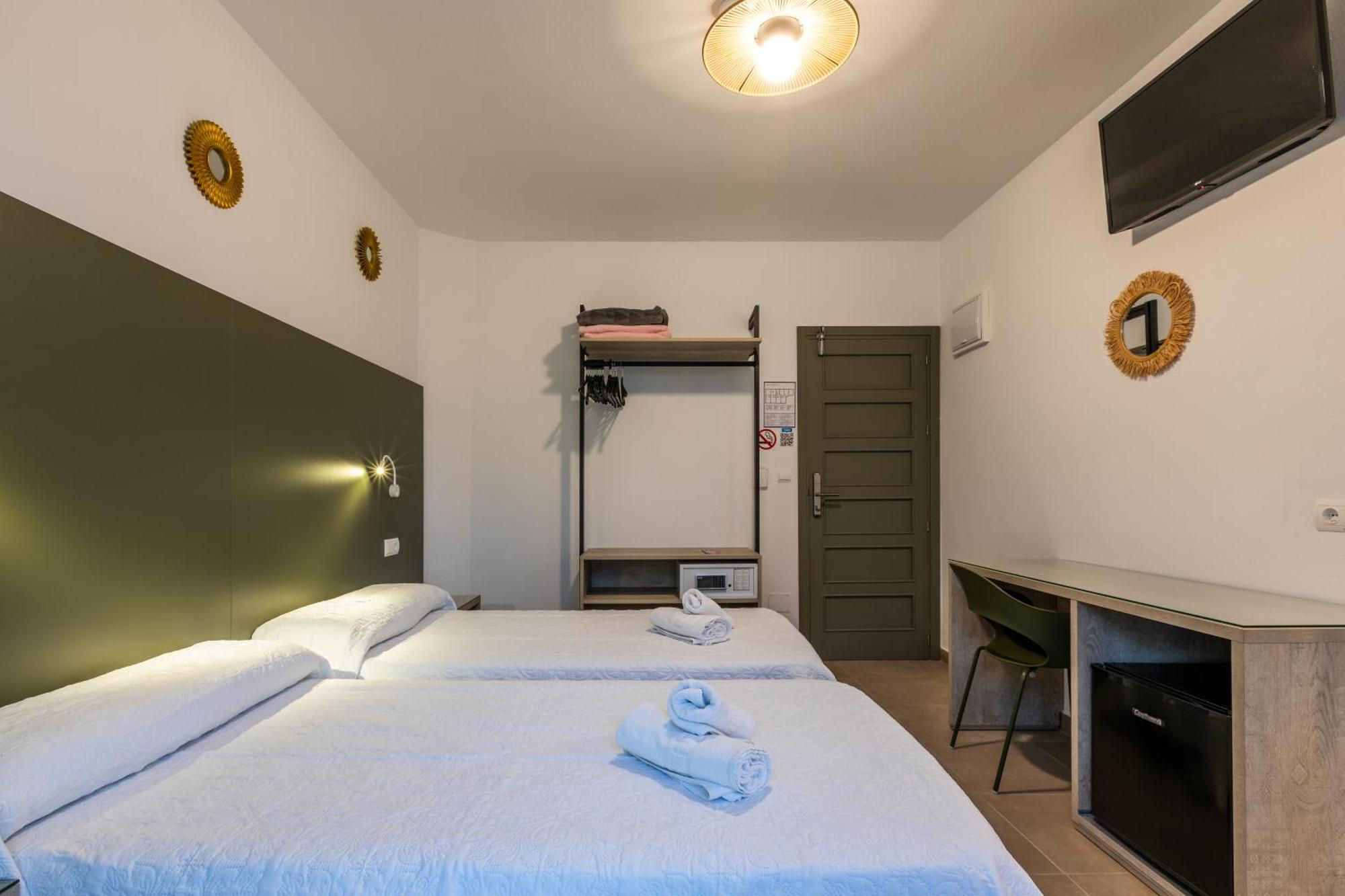 Sant Antoni de Portmany Hostal Alicante מראה חיצוני תמונה